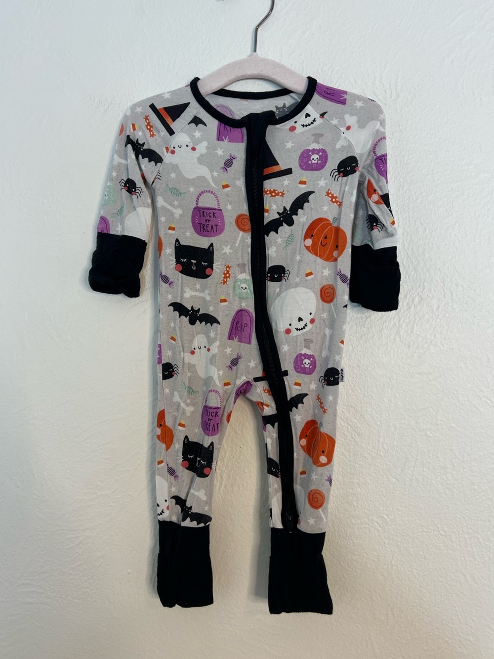 Little Sleepies Zippy Halloween Print Grey Footie Pajamas size Newborn